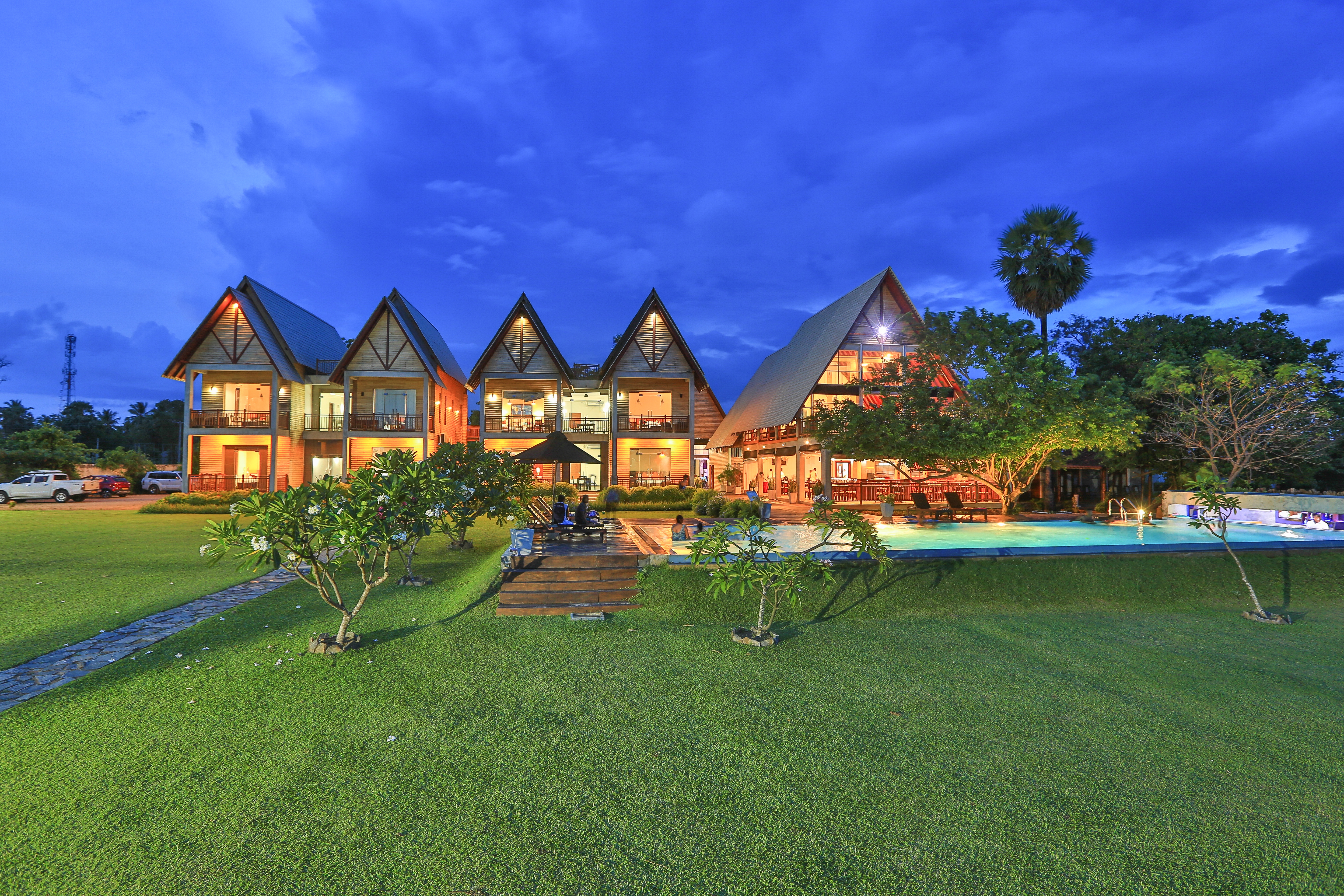 Laya Waves Suites & Rooms